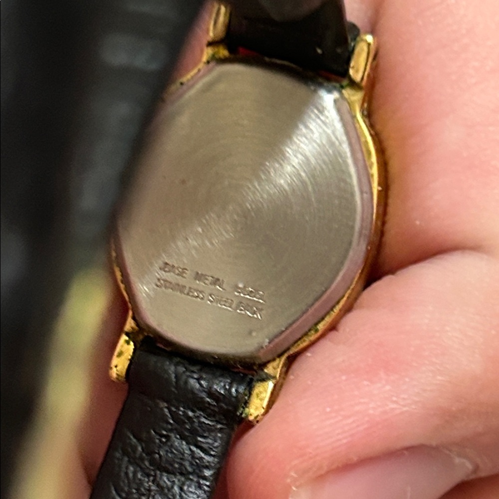 Vintage Timex Gold Case with Black Strap Watch - Picture 11 of 11
